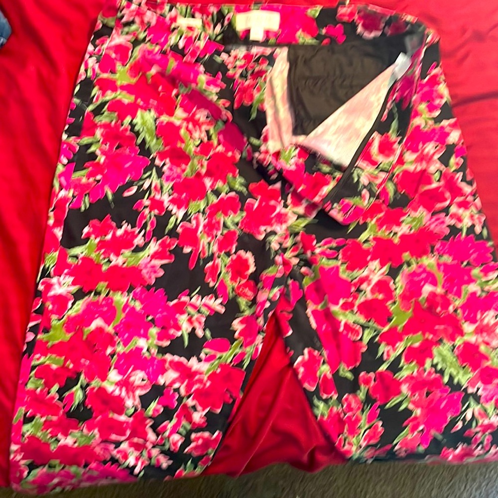 Floral Talbots cotton & spandex capris
